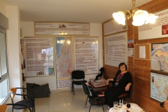 Alena v modlitební místnosti v Eilatu