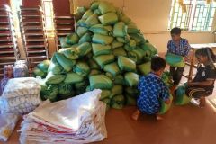 1.-Podpora-pastoru-7.-Krmeni-hladovejicich-hromada-ryze-pro-pomoc